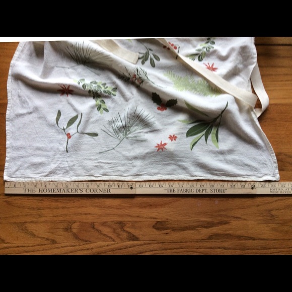 Broughs+Berries Bistro Apron 🌿🌱 - Picture 8 of 13